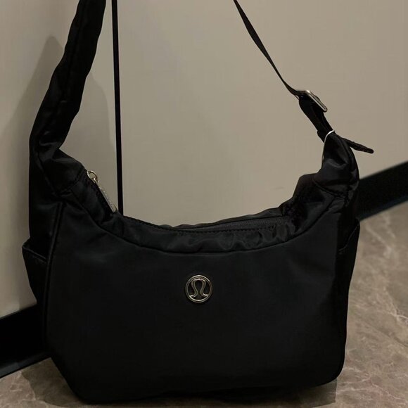 💖💖 New!! Lululemon Black Shoulder Bag - Picture 1 of 9